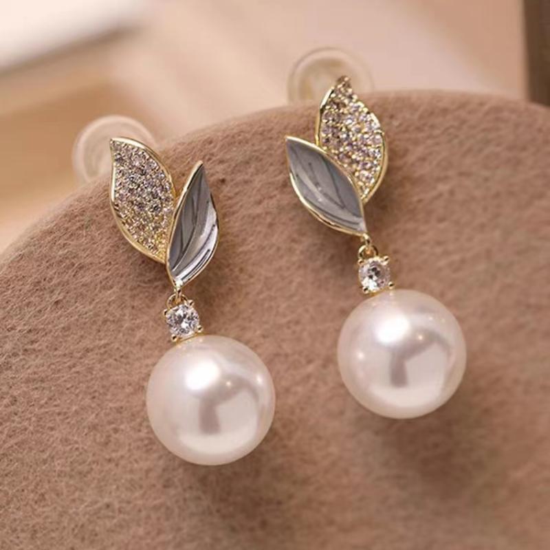 2023 Trendy Rhinestone Leaf & Pearl Earrings – Elegant Spring/Summer Jewelry for Women