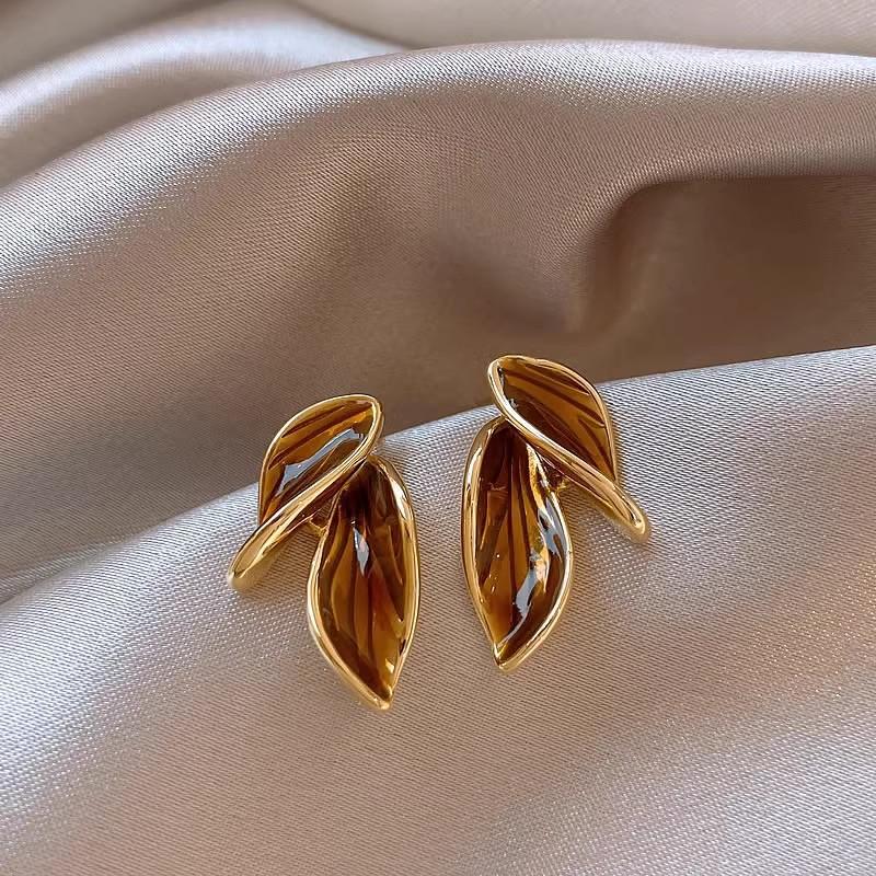 Maillard Retro Coffee Earrings Vintage Hong Kong Luxury Studs Chic Versatile Accessories for Women