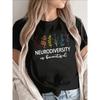Leichtes und bequemes T-Shirt mit einem schönen Neurodiversitäts-Design und einem lebendigen Blumendruck, ideal für den täglichen Gebrauch zu Hause,