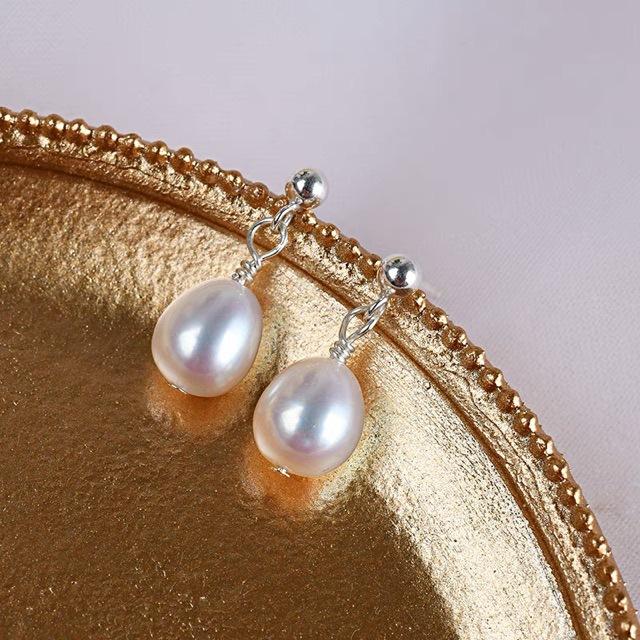 

Natural freshwater pearl strong light earrings women s 925 silver full body silver plain silver French Internet celebrity retro stud earrings women All-over silver/plain silver