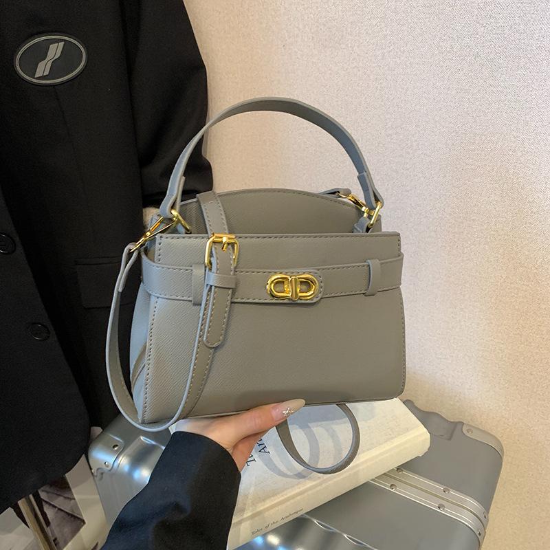 

Женская сумка Kelly новая текстура нишевая ретро металлическая пряжка сумка на плечо для通勤 универсальная сумка-мессенджер