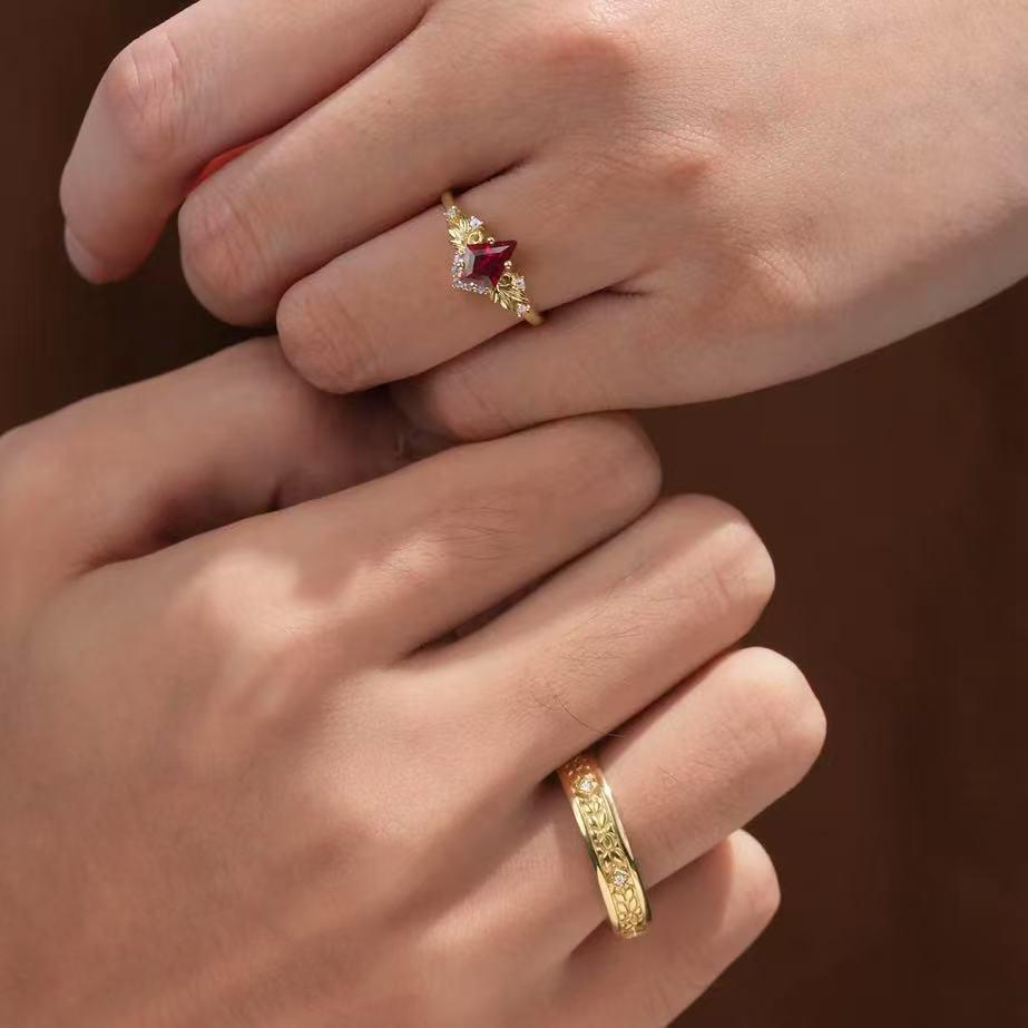 European and American Style Couples' Rings: Imitation Gold with Red Gemstone Alloy Wedding Set