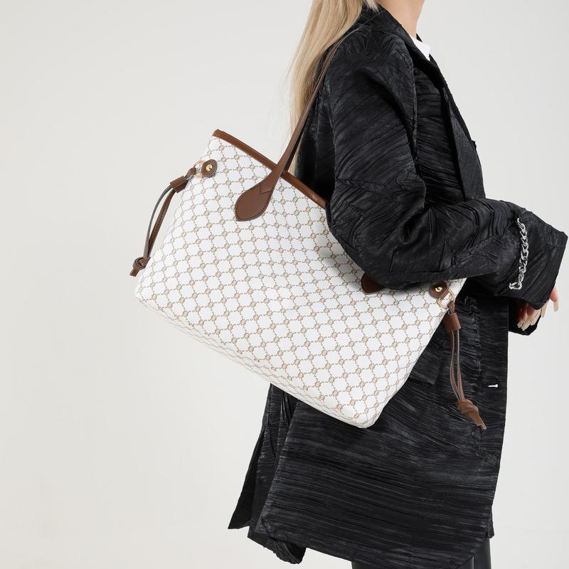 Winter new personality temperament commuter underarm tote bag beautiful niche design trendy shoulder handbag