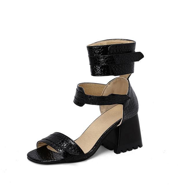 Summer New Design Women 'S Riveted Hollow Cool Boots Chunky Heels Mixed Color Chelsea Boots Sandals For Girls Womens Shoes