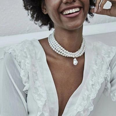 Modischer mehrschichtiger weißer Imitationsperlen-Halsband mit breiter Halskette, Schmuck für Frauen