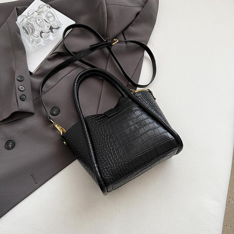 

Нишевая модная сумка-ведро ручной клади, женская новая весенне-летняя универсальная сумка на плечо, высококлассная повседневная женская сумка