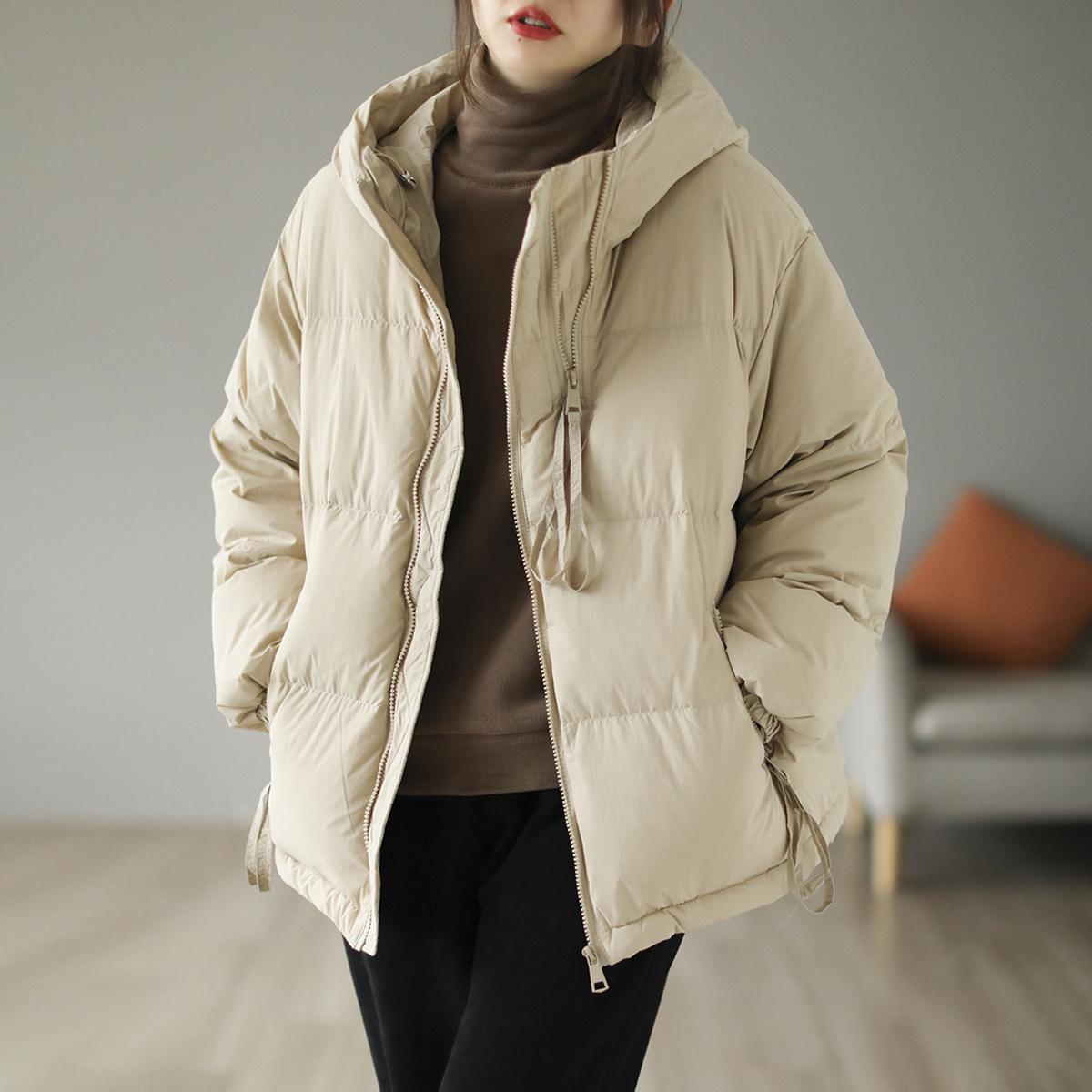 

Ретро короткий пуховик с капюшоном женский 2025 зима новый утолщенный литературный и теплый пух белой утки маленькое пальто S хаки