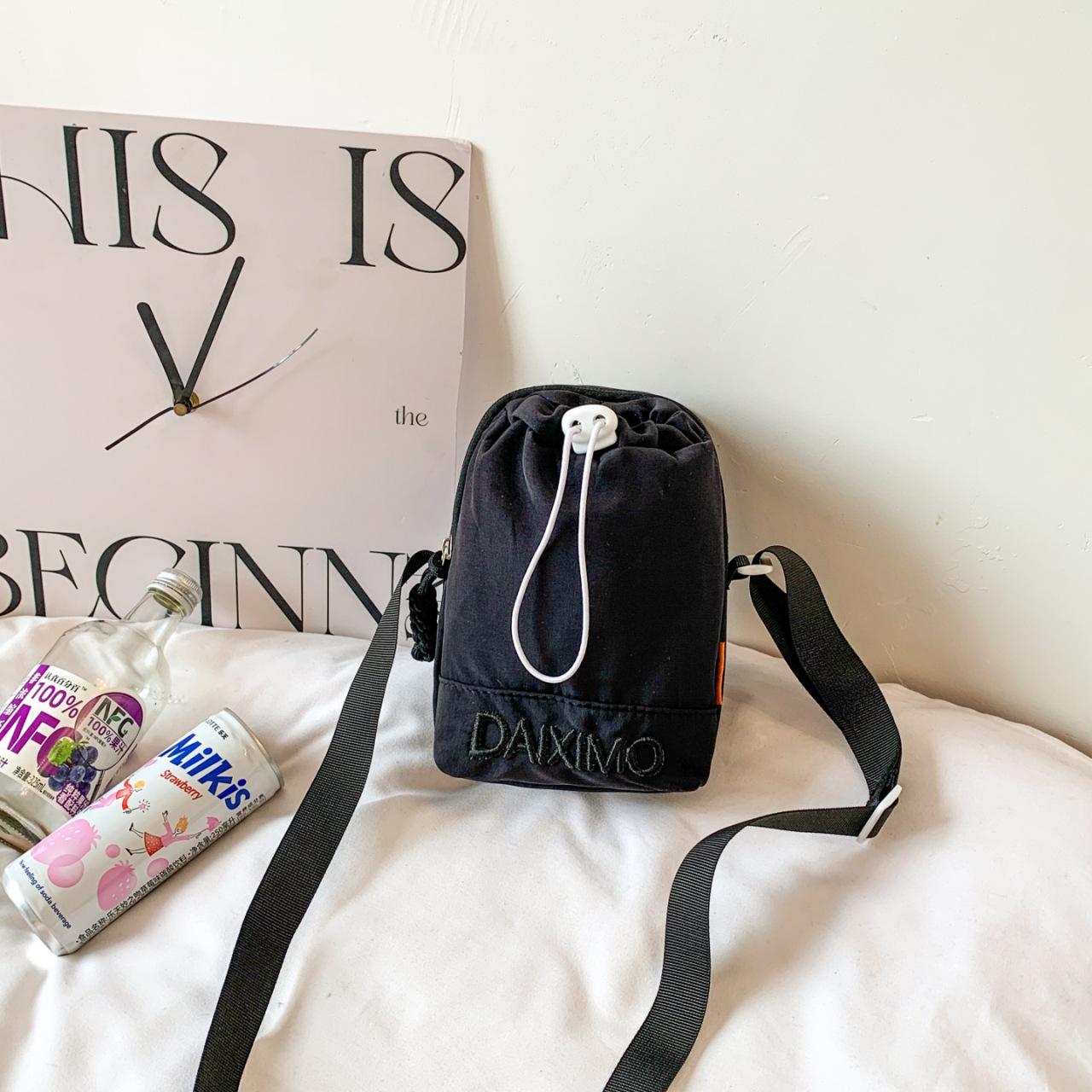 

Женский повседневный рюкзак кроссбоди на шнурке в корейском стиле 14.5*7*20 cm чёрный