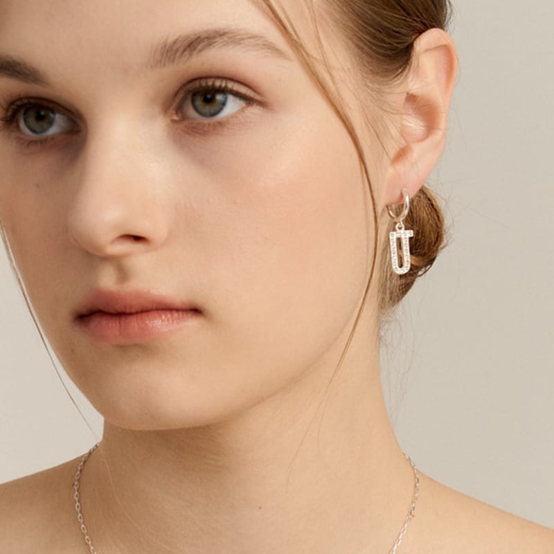 UNI.J [Ie386]Shiny Signature Silver Earring