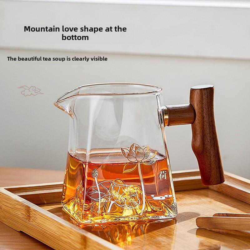 Wooden handle snow mountain fair cup household high borosilicate glass tea sea tea divider square glass Guanshan male cup