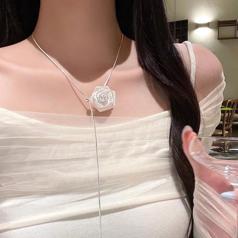 

Mesh Rose Flower Pendant Necklace Adjustable Chain Romantic Retro Clavicle Chain For Women Jewelry Gift