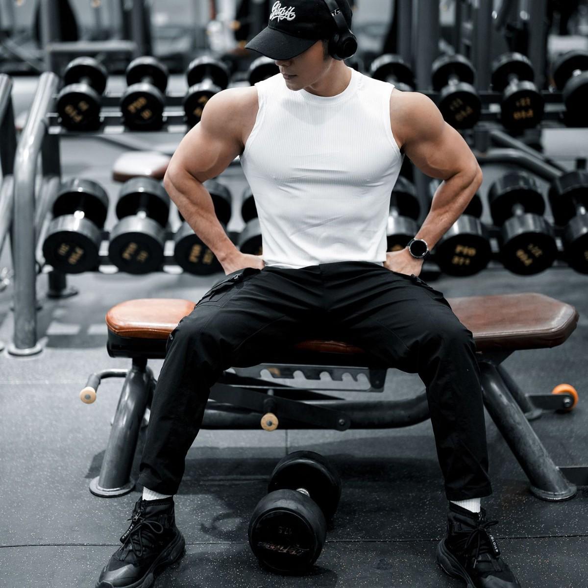 

Новий спортивний жилет Чоловіча вільна літня чиста бавовна для фітнесу та бодібілдингу, що швидко сохне, без рукавів, біла базова сорочка, футболка без рукавів XXXL білий