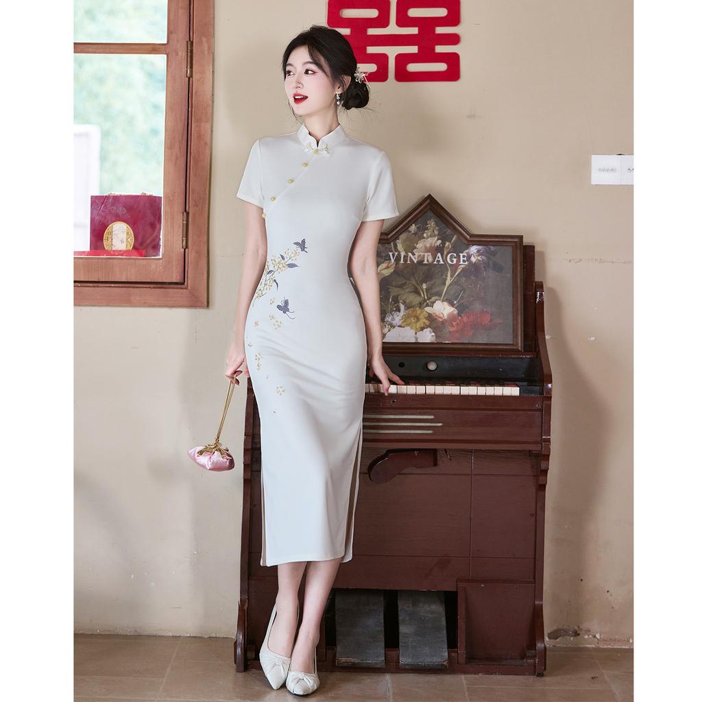 New Chinese-style white retro-style embroidered cheongsam dress, elegant temperament, daily wear dress, engagement certificate dress