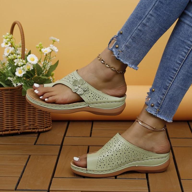 Fashionable thick sole clip toe beach casual sandals summer lightweight outdoor sports women's slippers versatile trendy shoes