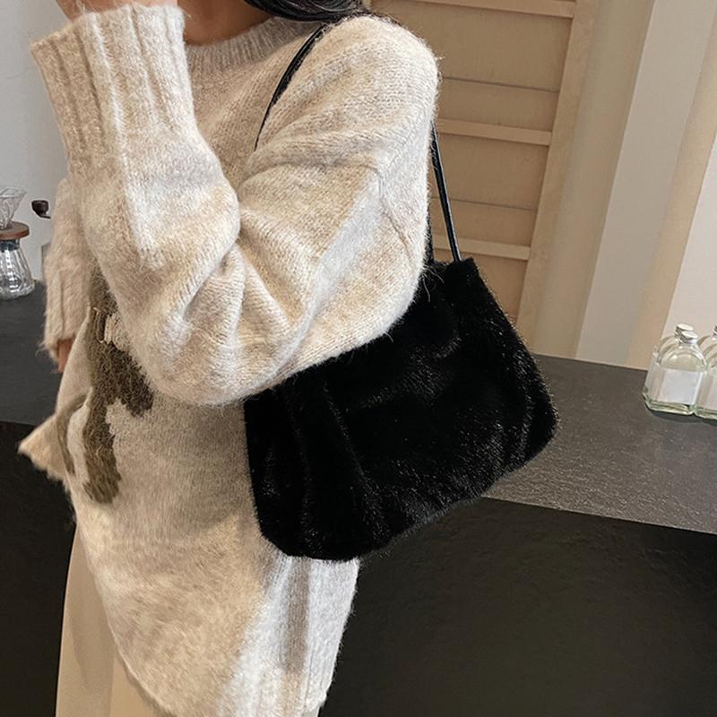 New Plush Bucket Bag for Autumn and Winter, Women's High-end Texture Niche Design Commuter Handbag