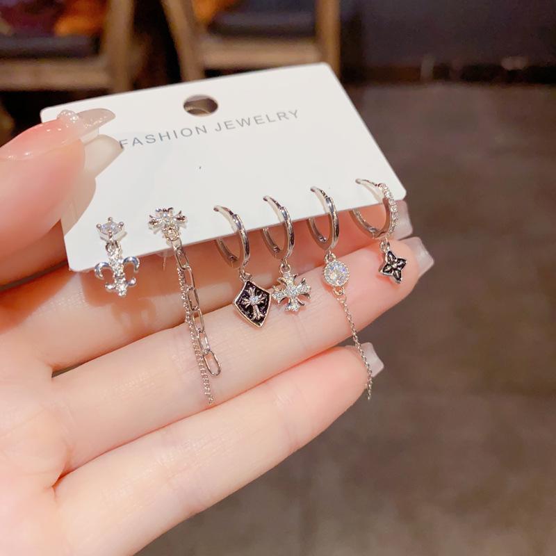 

Корейский изысканный циркониевый набор серег-крестиков из шести предметов - Нишевый модный дизайн