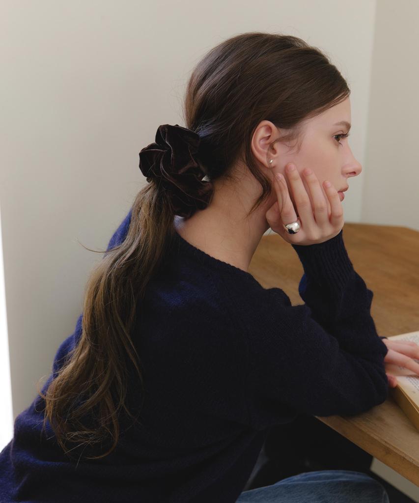 Dungeureon Dear Velvet Scrunchie (5 Colors)