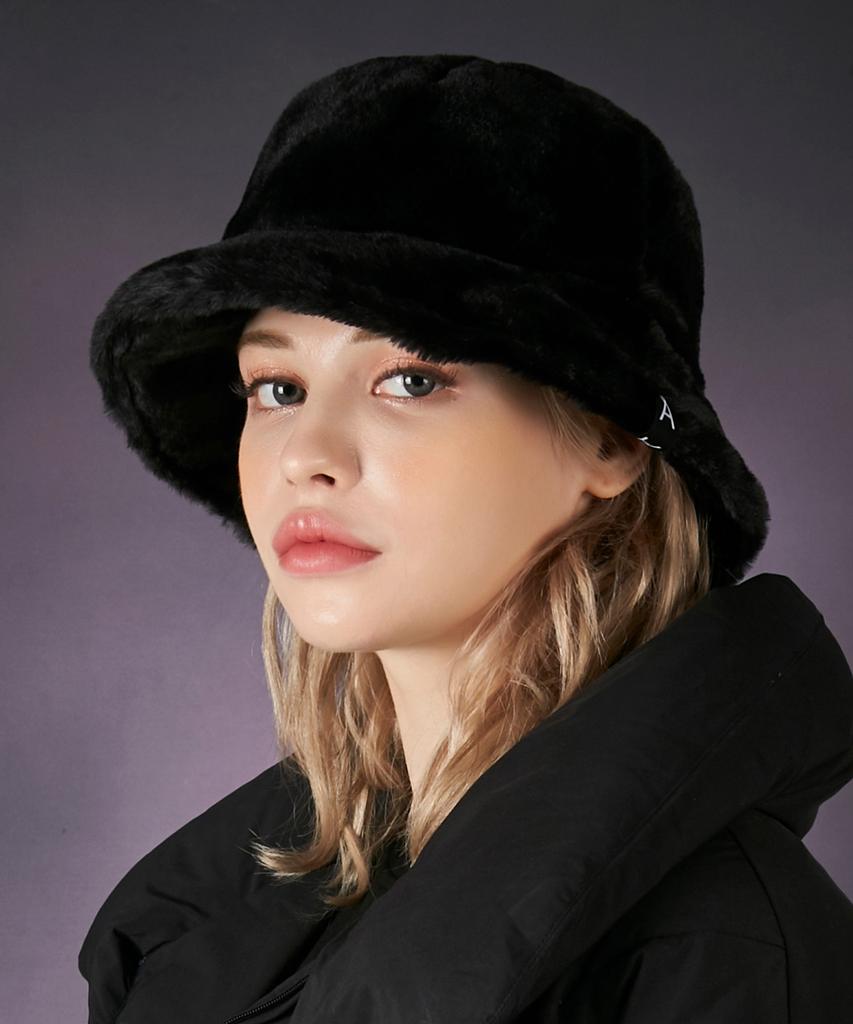 Bajal Fur Logo Point Bucket Hat Black