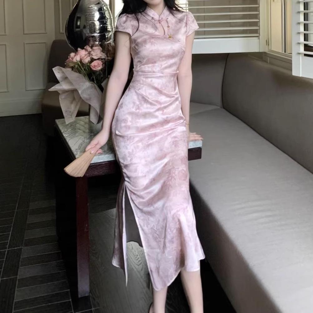 Elegant Satin Jacquard Qipao Dress with Stand Collar and Waist-Cinching Design for Early Summer