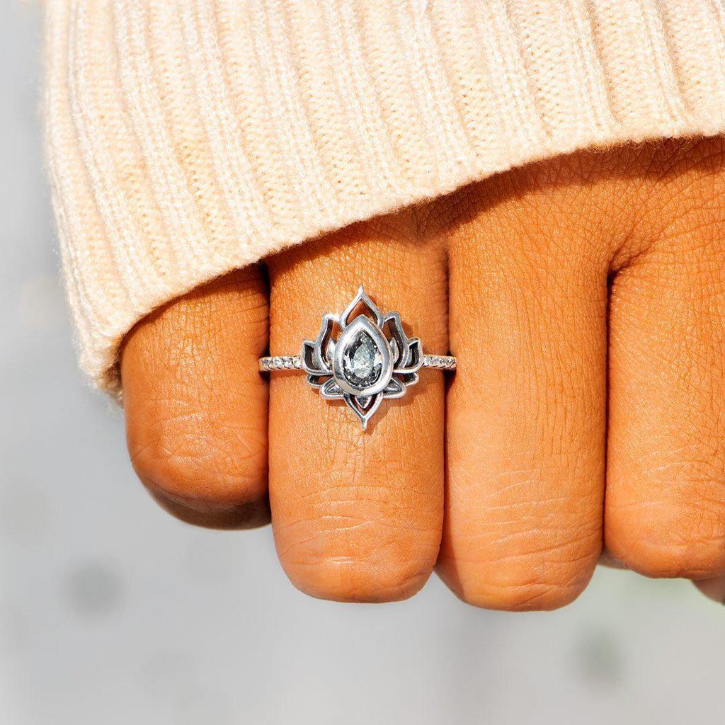 European & American Geometric Floral Alloy Water Drop Ring for Women