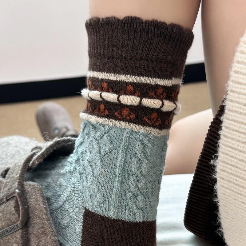 Women's Autumn and Winter Fashion New Florets Wool Heat Storage Tube Socks