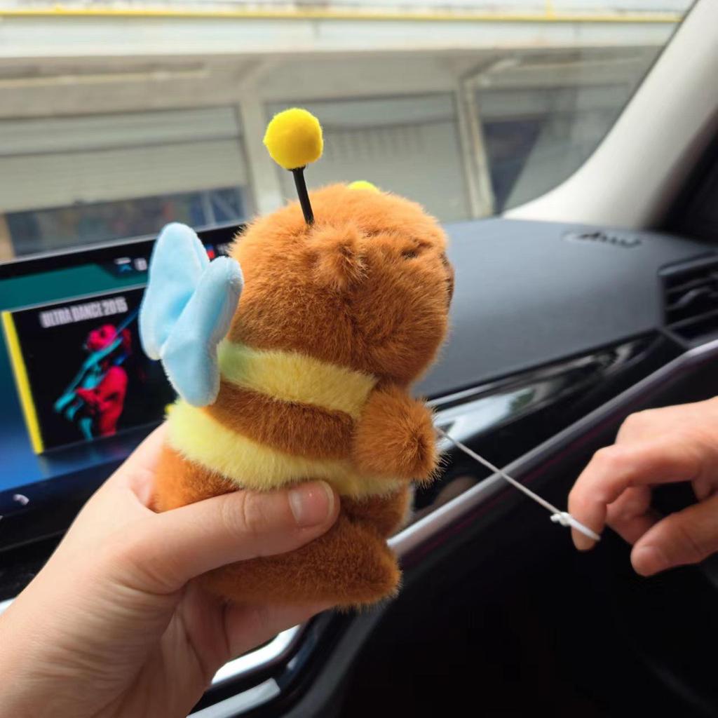 Adorable Plush Bee Capybara Keychain with Flapping Wings - Perfect Small Gift or Claw Machine Prize