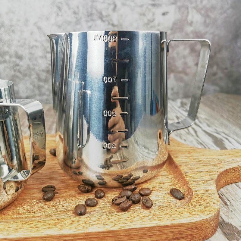 Messbecher mit Ausguss aus Edelstahl zum Aufschäumen von Kaffee und Milch