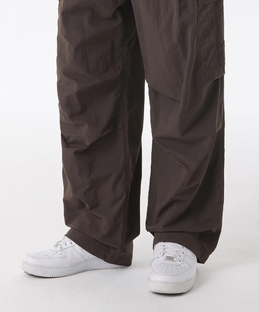 Musinsa Standard Nylon One-Tuck Parachute Cargo Pants [Brown]