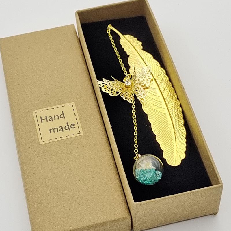 Popular Chinese Metal Feather Bookmark with Dried Flower and Butterfly Design - Perfect Teacher's Day Gift