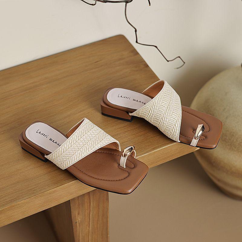 French niche out summer new sandals 2025 high value toe cool outside vacation retro woven slippers women