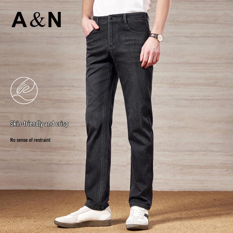 Men's Classic Straight-Leg Washed Jeans