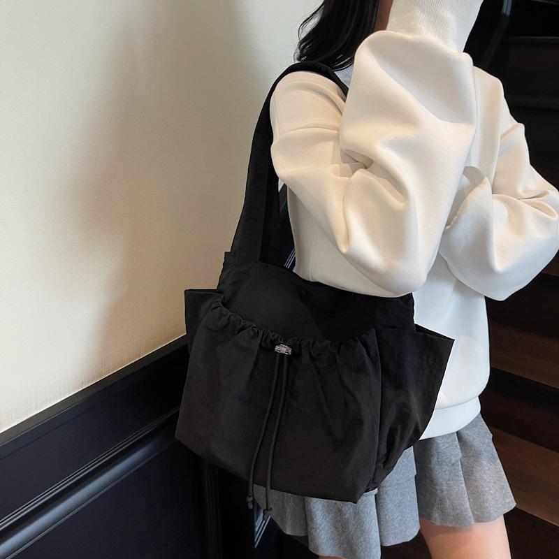 Japanese niche pleated tote bag women's large capacity 2025 summer new fashion simple casual commuter shoulder bag