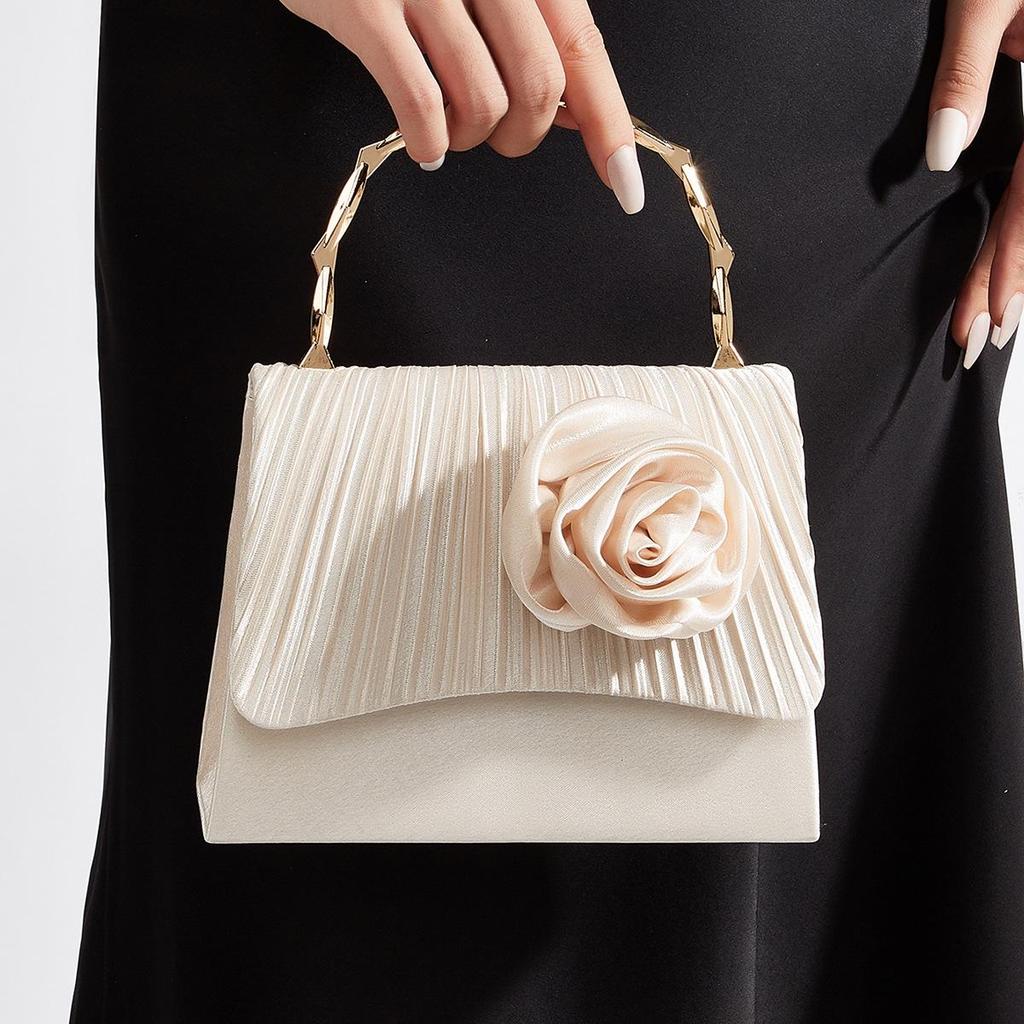 Goldfarbener Bambusgriff Plissierte Satin-Abendtasche mit Blumendesign