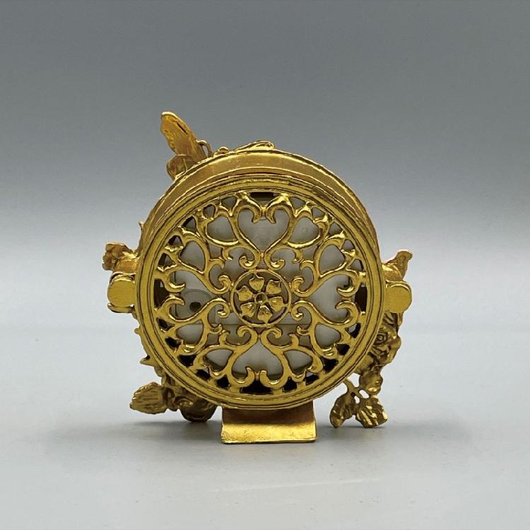 Compact Vintage Desk Clock with Quiet Movement and Metal Florals Butterfly Pattern Decorative Mini Table Clock Gift