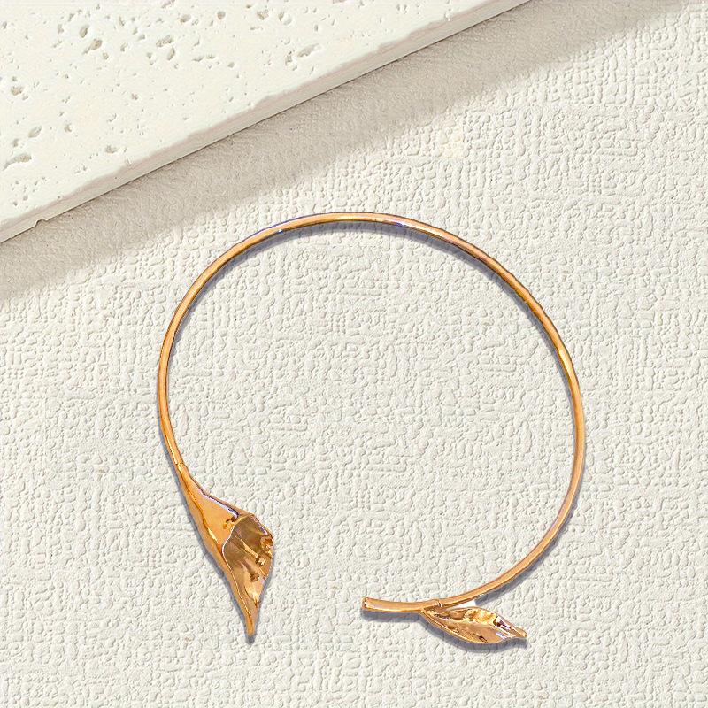 

Нишевый дизайн Металлический чокер-ошейник из цветочных костей Spice Girl Универсальное цветочное ожерелье Высокий стиль Ошейник Женский