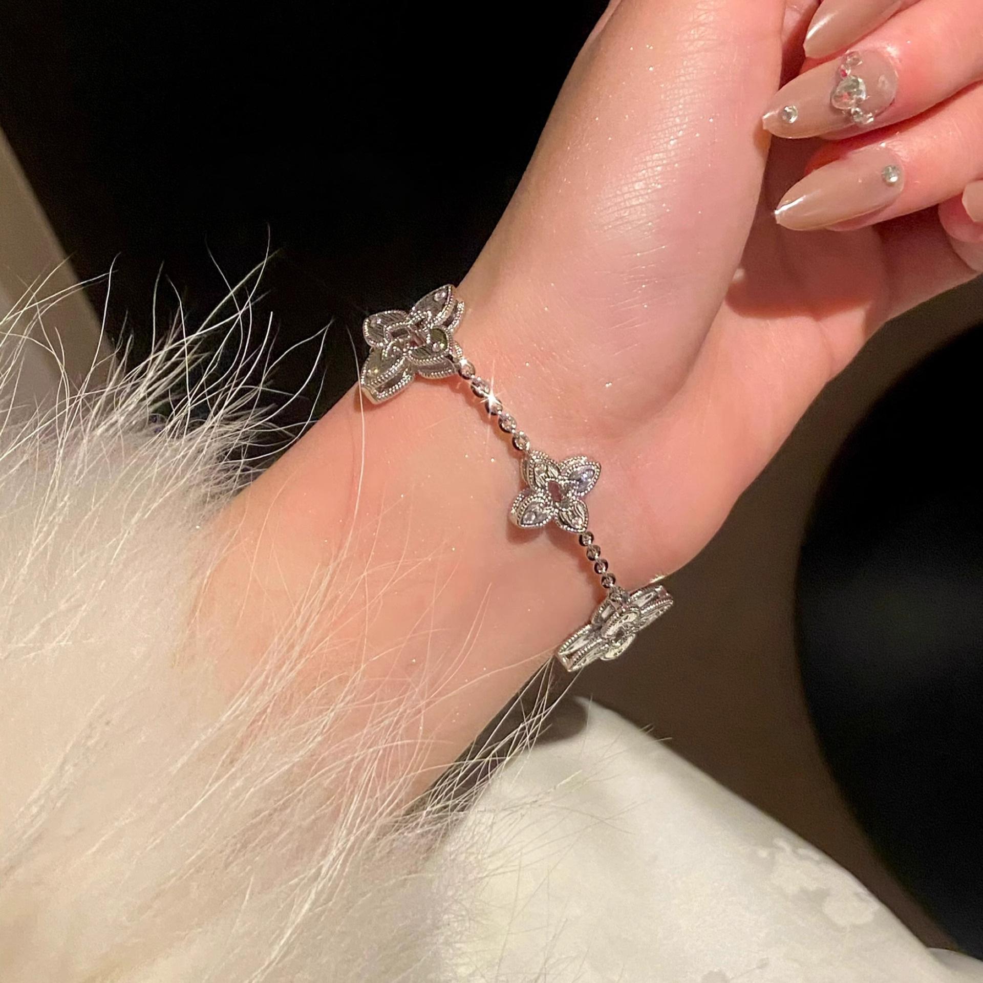 

Браслет с ромбовидным цветком из циркона, изысканный, в стиле ретро, легкая роскошь, нишевый дизайн высокого класса, женское ожерелье