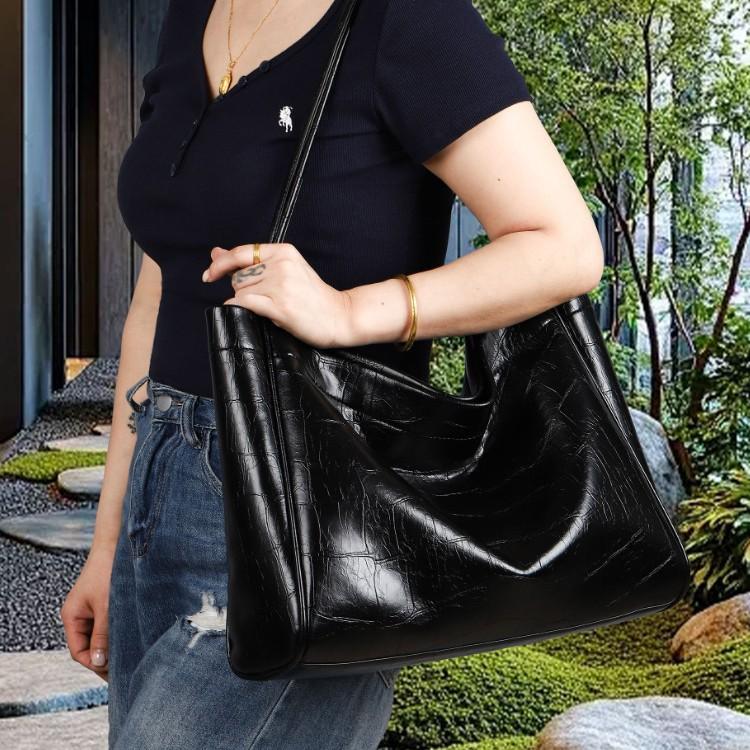 Large Capacity Mother And Child Tote Bag Simple Versatile Soft Surface Commuter Retro Shoulder Armpit Bag