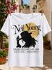 Neil Young En Vivo Teatro Shakespeare 22 Ene 1970 Stratford CT Gráfico Silueta del Intérprete y Dorado Unisex Todas las Camisetas