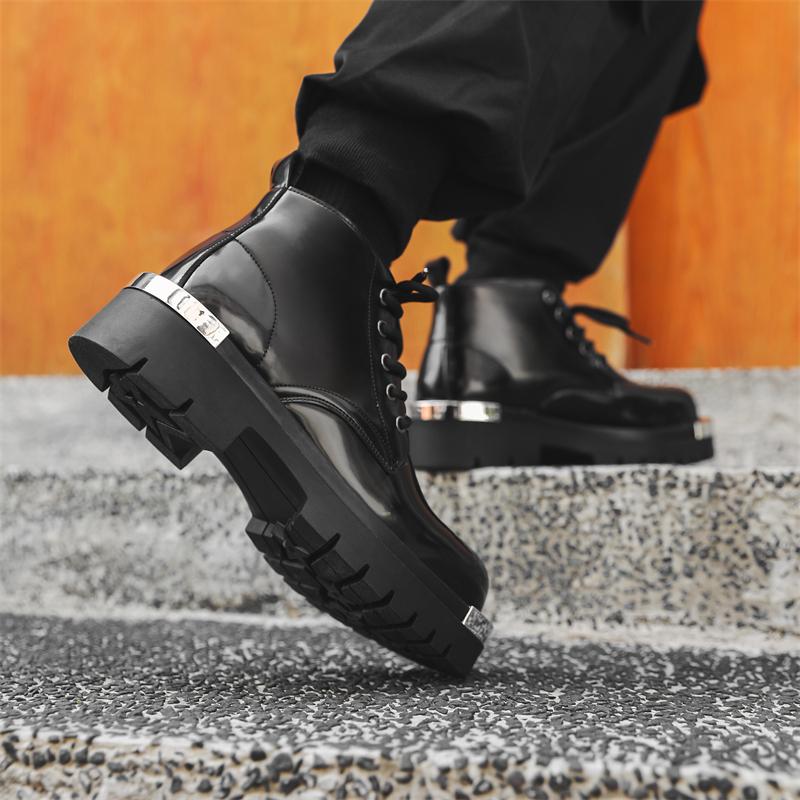 Hochwertige Neue Streetstyle Lackleder Stiefel Für Herren Metalldekoration Schwarz Hombre Tägliche Kleidung Höhenerhöhende Schuhe
