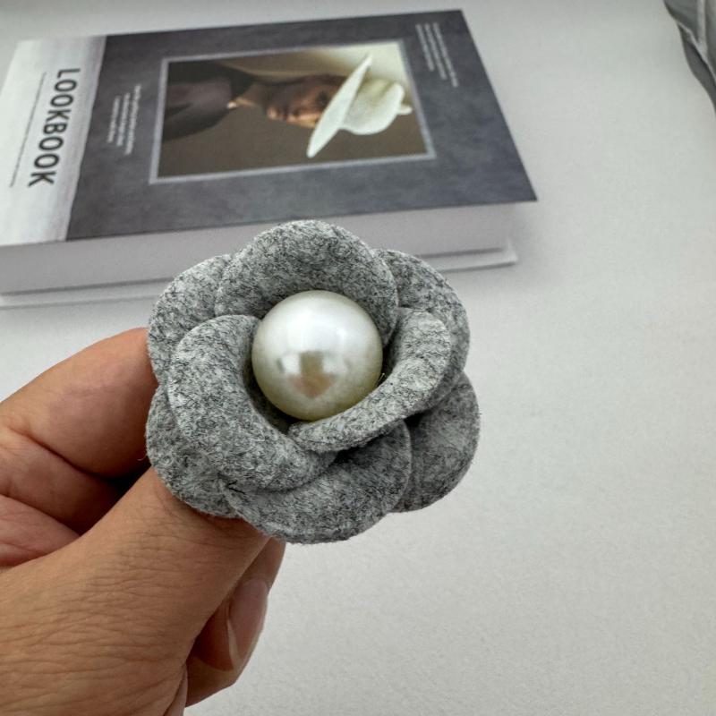 Large Pearl Flower Brooches Solid Color Felt Camellia Flower Brooches for Women Clothing & Bag Ornaments