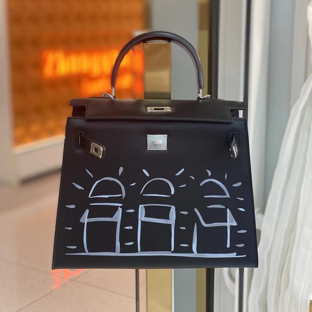 

New House Graffiti 25 см черная серебряная пряжка коробка из коровьей кожи французский стиль дразнящий платина 25x10x18cm чёрный