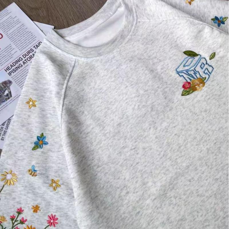 Women's Flower Embroidered Solid Color T-shirts Korean Style Loose Round Neck Female Tees Summer Short Sleeved Pullover Ladies Cotton Top