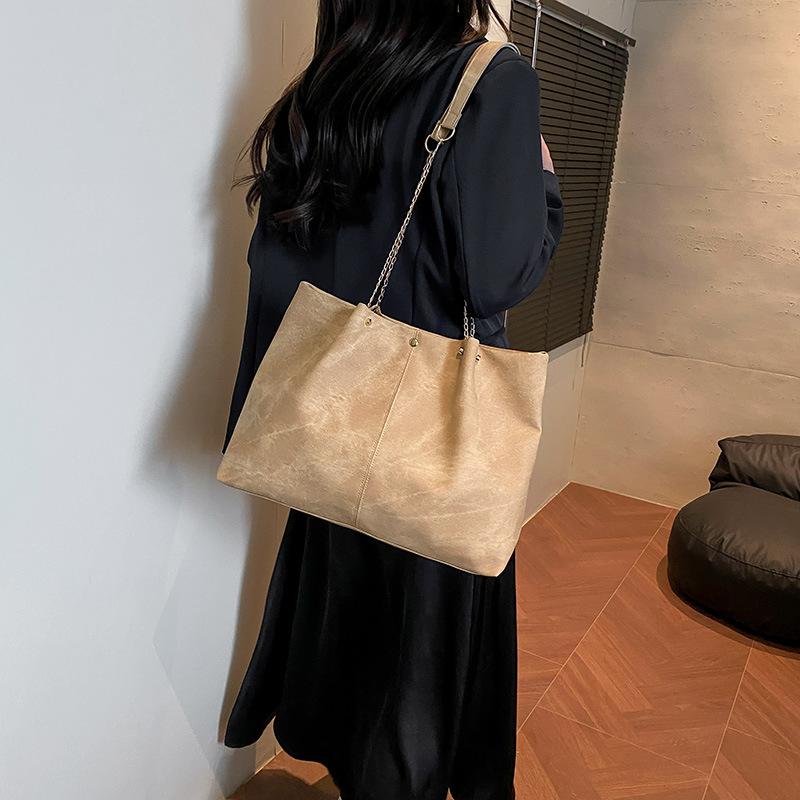 Soft Texture Women's Bag 2025 New Fashion Leisure Chain Shoulder Bag Large Capacity Commuter Bag Tote Bag Tide