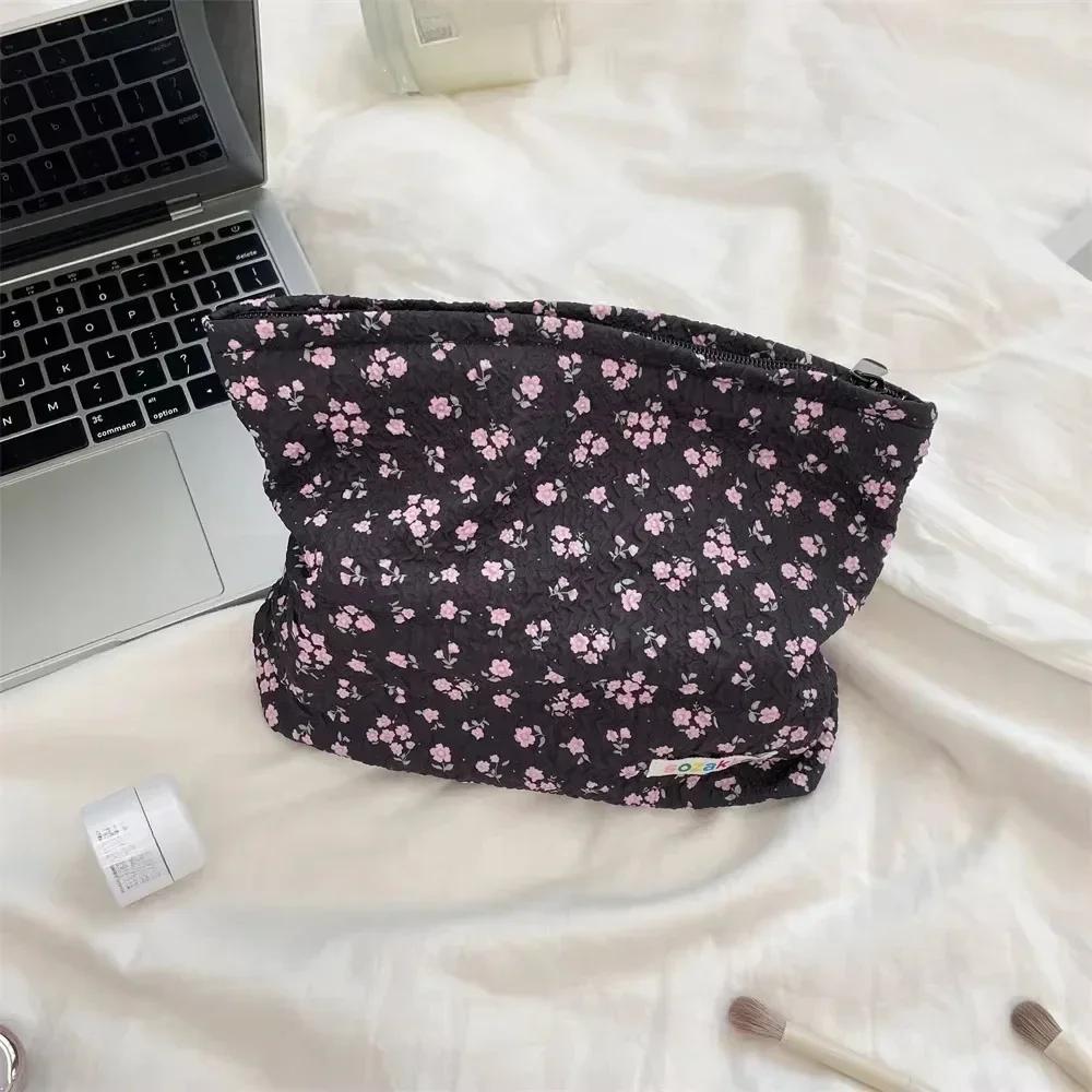 Large Capacity Cute Cartoon Flowers Makeup Bag for Women Travel Cosmetic Organizer Storage Pouch