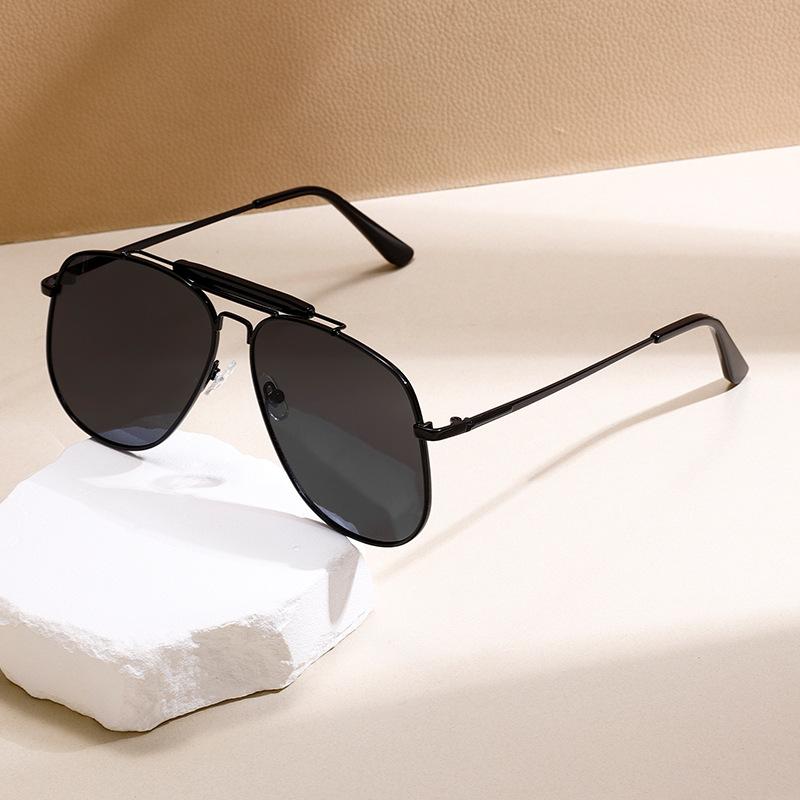 Pilot Black Sunglasses Women Vintage New Fashion Luxury Brand Decor Shades Oversize Trendy Metal Beach Sun Glasses