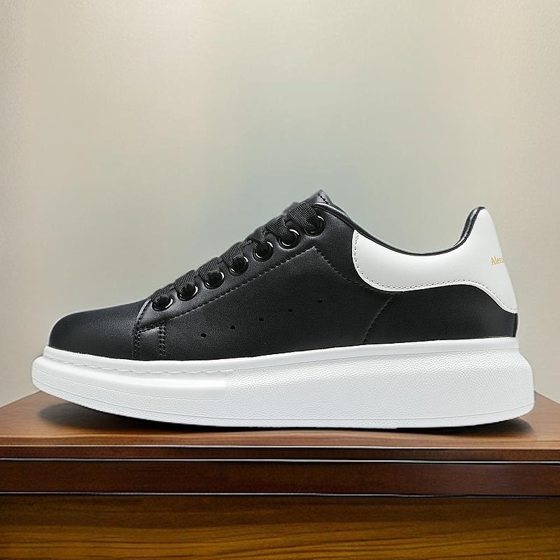 Fashionable and comfortable best-selling versatile fashion sports shoes with soft sole height-enhancing casual.