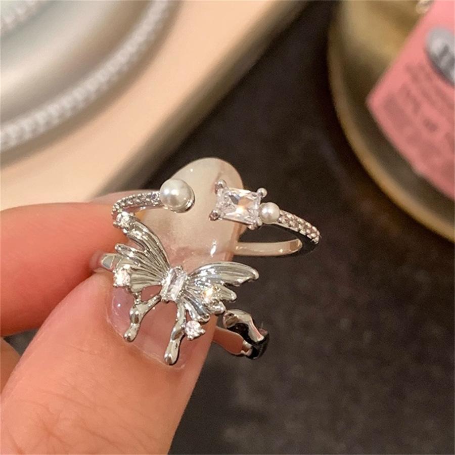 Süßer und cooler Windflüssigkeitsschmetterling Zirkonring, personalisierter vielseitiger Zeigefingerring, Nischen-Design offener Ring