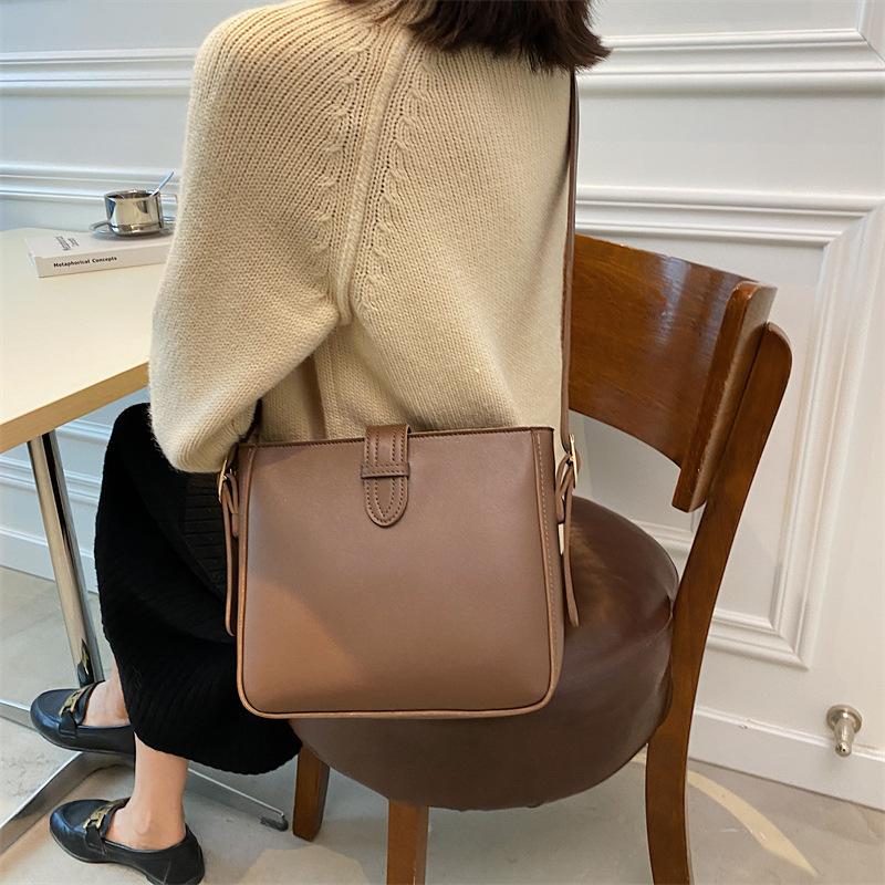 This Year's Popular Bag Women's 2025 New Fashion Texture Women's Bucket Bag Versatile Shoulder Messenger Bag