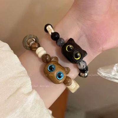 Armband med pärlor i natursten och kattunge - Nischarmband för kvinnor tillverkat av keramik, En söt present till dig själv eller någon speciell. Handgjorda smycken.