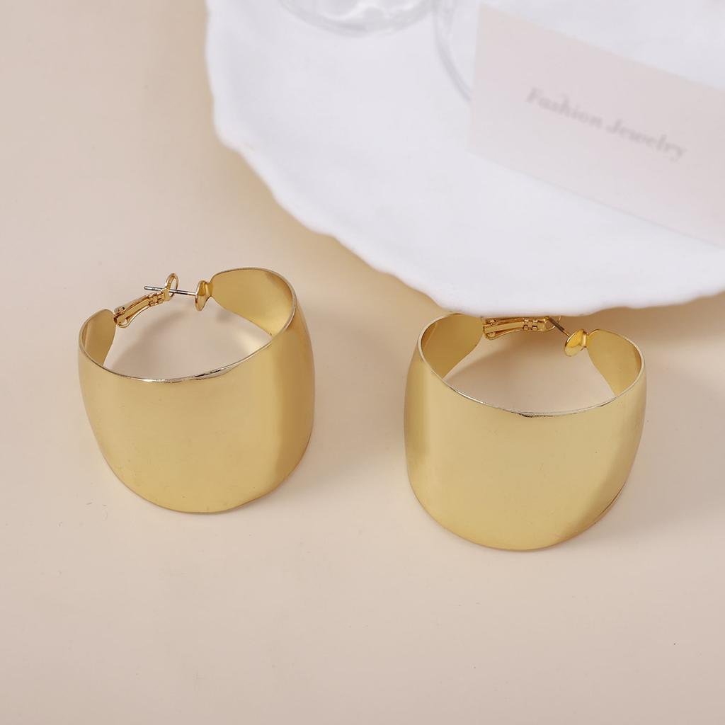 Exaggerated wide geometric ring ear buckles, Hong Kong-style retro landscape C-shaped earrings